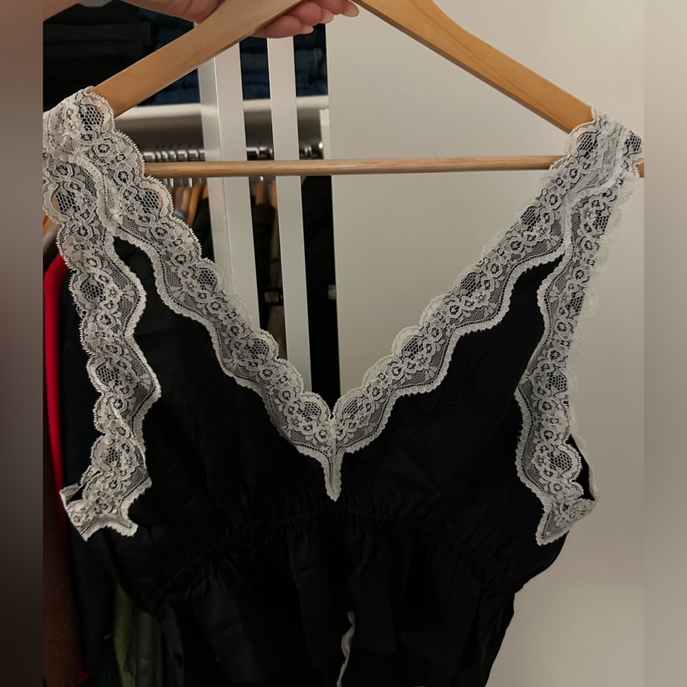 NWT Rumored Lady Lace Top in Tuxedo - Picture 3 of 3